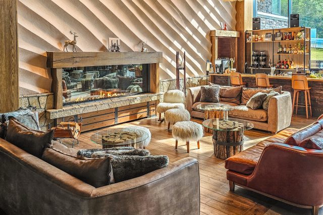 20250723 yuki lounge crop 01